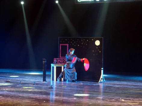 翁氏全體魔術師為深圳歡樂谷國際魔術節演出