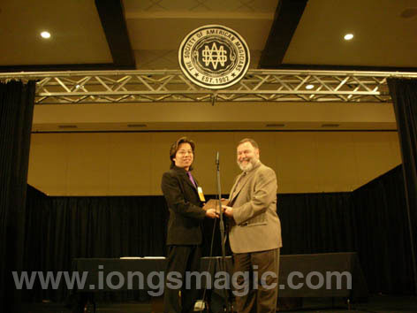 ​翁達智美國連奪兩大獎 揚威國際魔術舞台